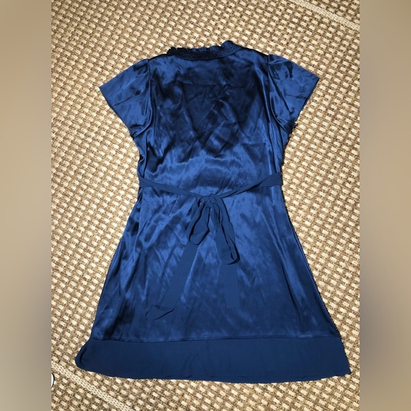 BCBG Maxazria Women’s Size Large Blue Silk Knee Length Dress - Picture 5 of 6